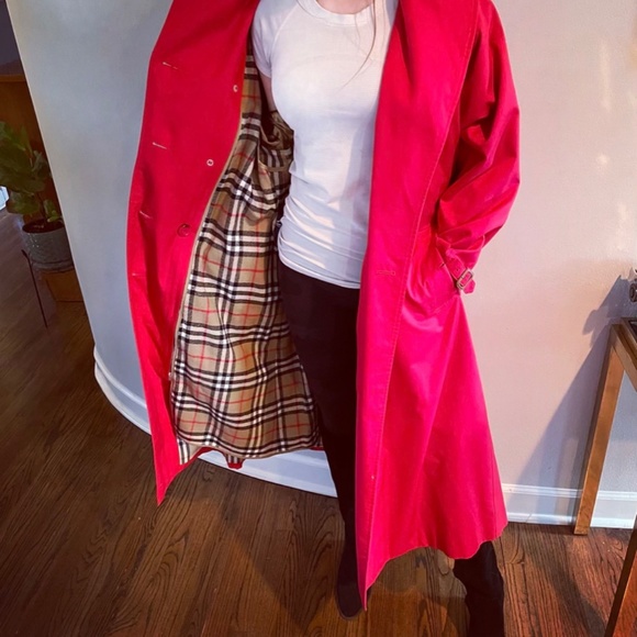 Burberry Trench in Beautiful Condition, Red Size US 8 / UK 10 - Picture 3 of 11